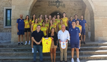 El Concello de Noia recibe a las Leonas del Vóley