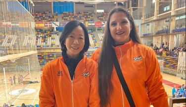 Las supervisoras del Programa 2025, Elena García y Tianli Liui, en busca de talentos en la Copa 