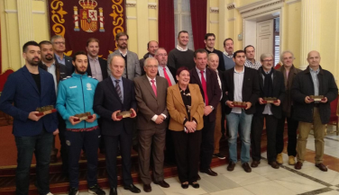 Juan José Imbroda recibe a los participantes en la Copa del Rey