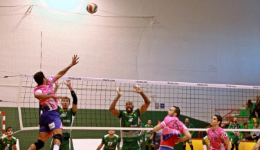 Unicaja Almería no da opción a un Voley Textil Santanderina que fue a menos
